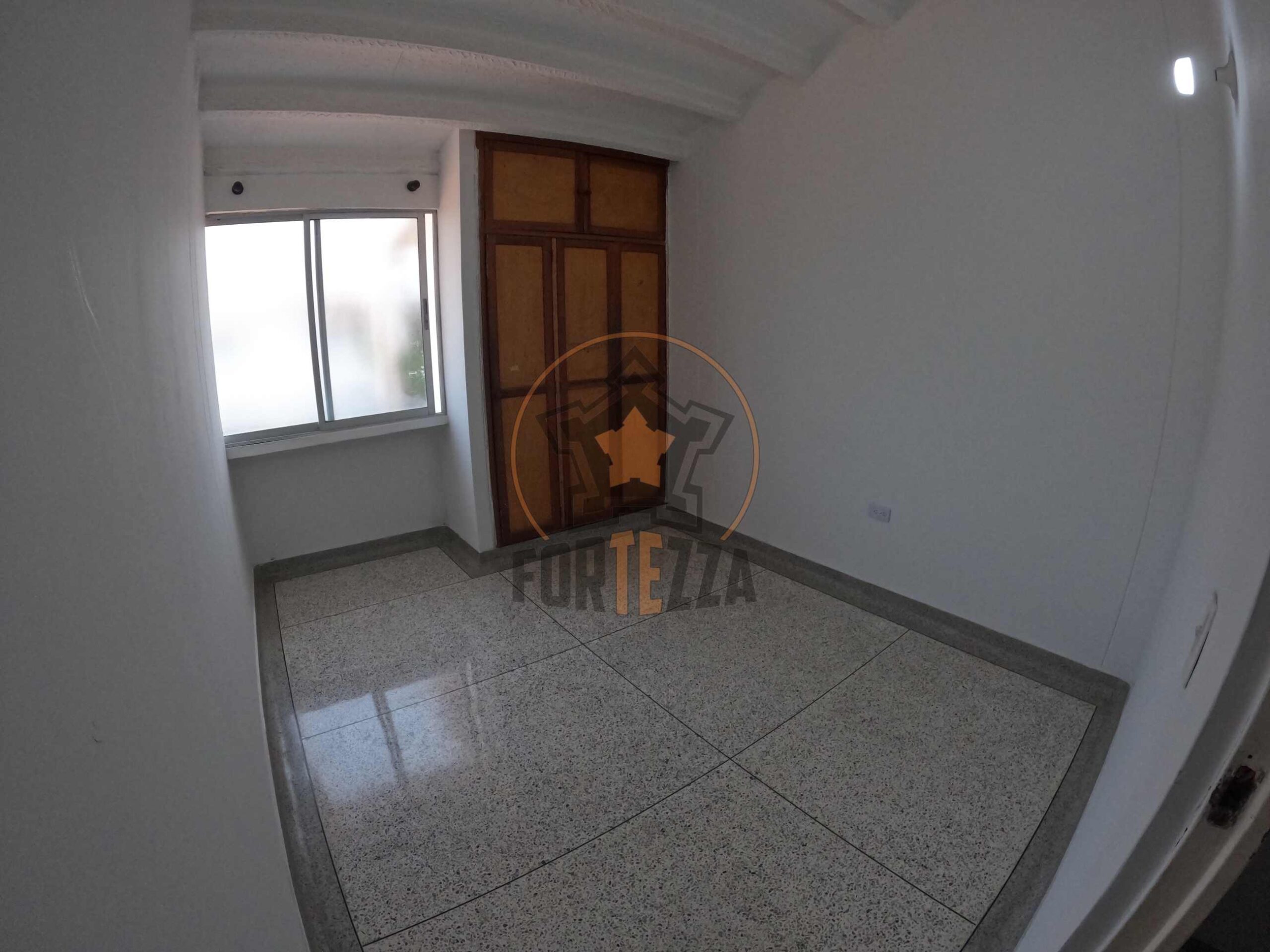 Casa en arriendo, conjunto cerrado por la avenida libertadores.