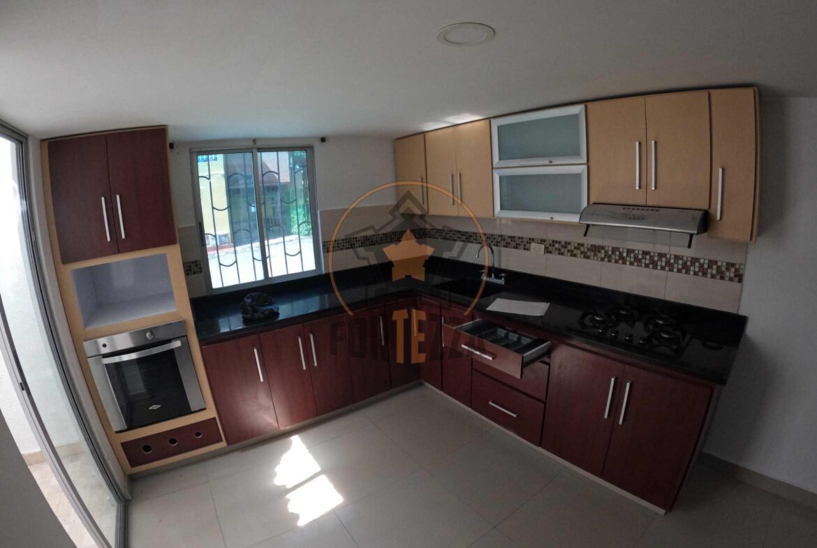 Casa en arriendo, conjunto cerrado por la avenida libertadores.