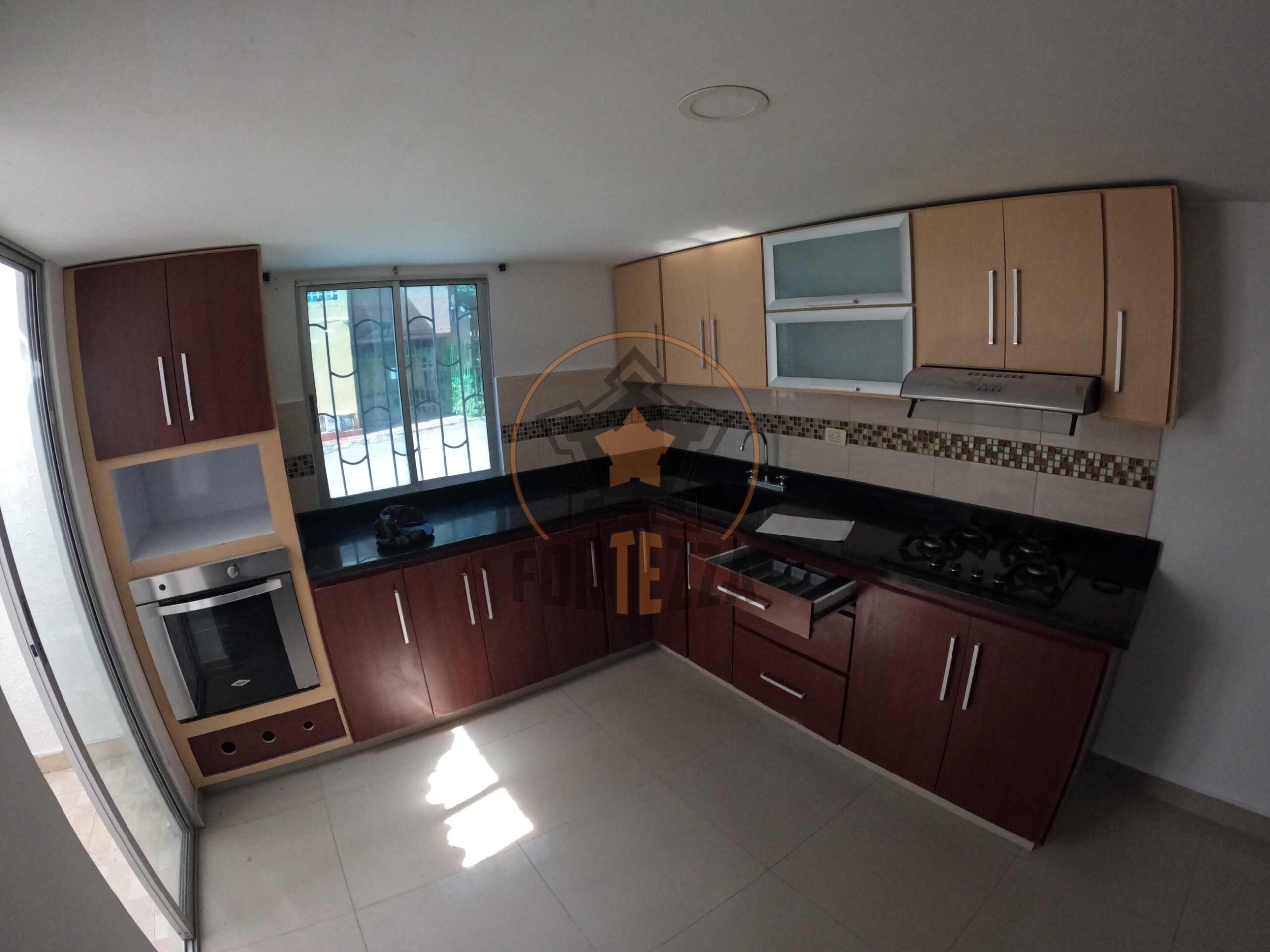 Casa en arriendo, conjunto cerrado por la avenida libertadores.