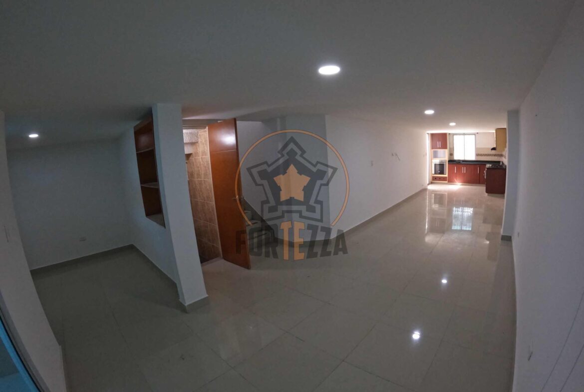 Casa en arriendo, conjunto cerrado por la avenida libertadores.