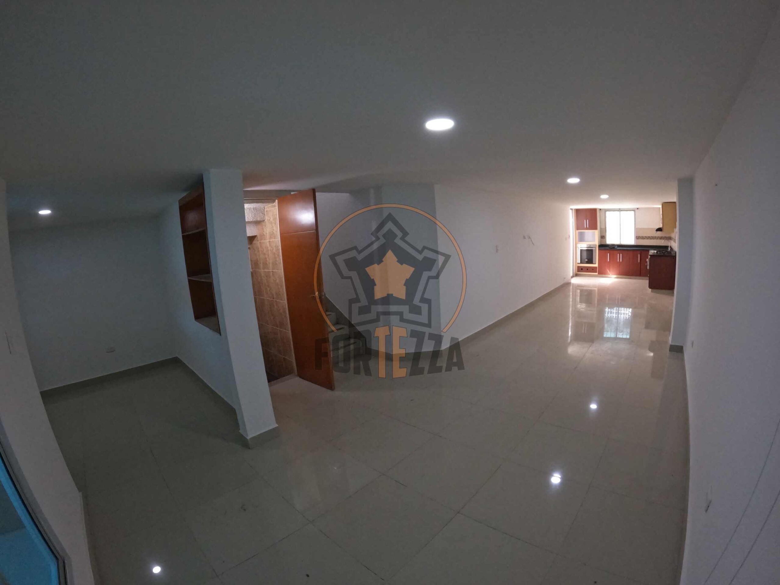 Casa en arriendo, conjunto cerrado por la avenida libertadores.