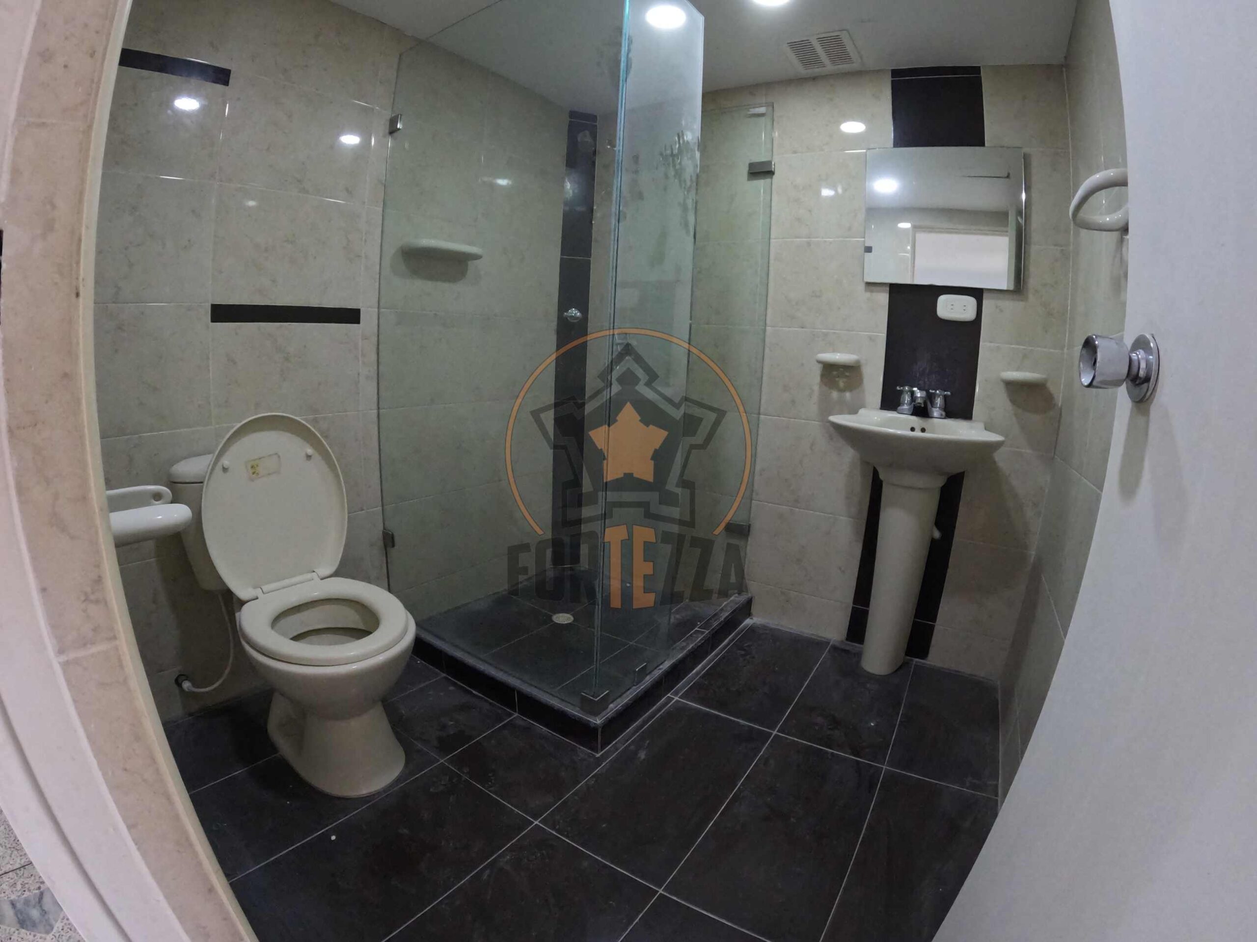 Casa en arriendo, conjunto cerrado por la avenida libertadores.