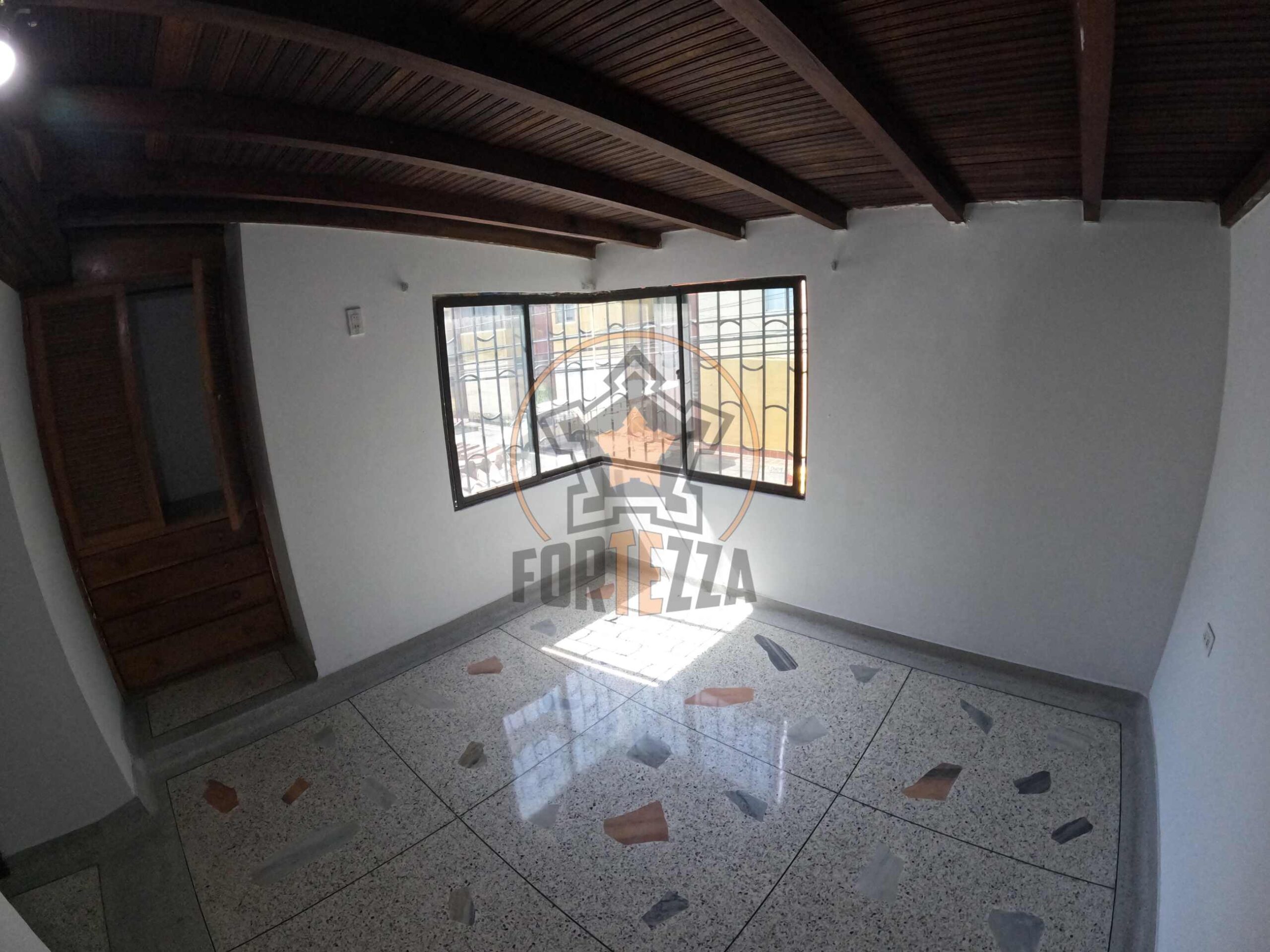 Casa en arriendo, conjunto cerrado por la avenida libertadores.