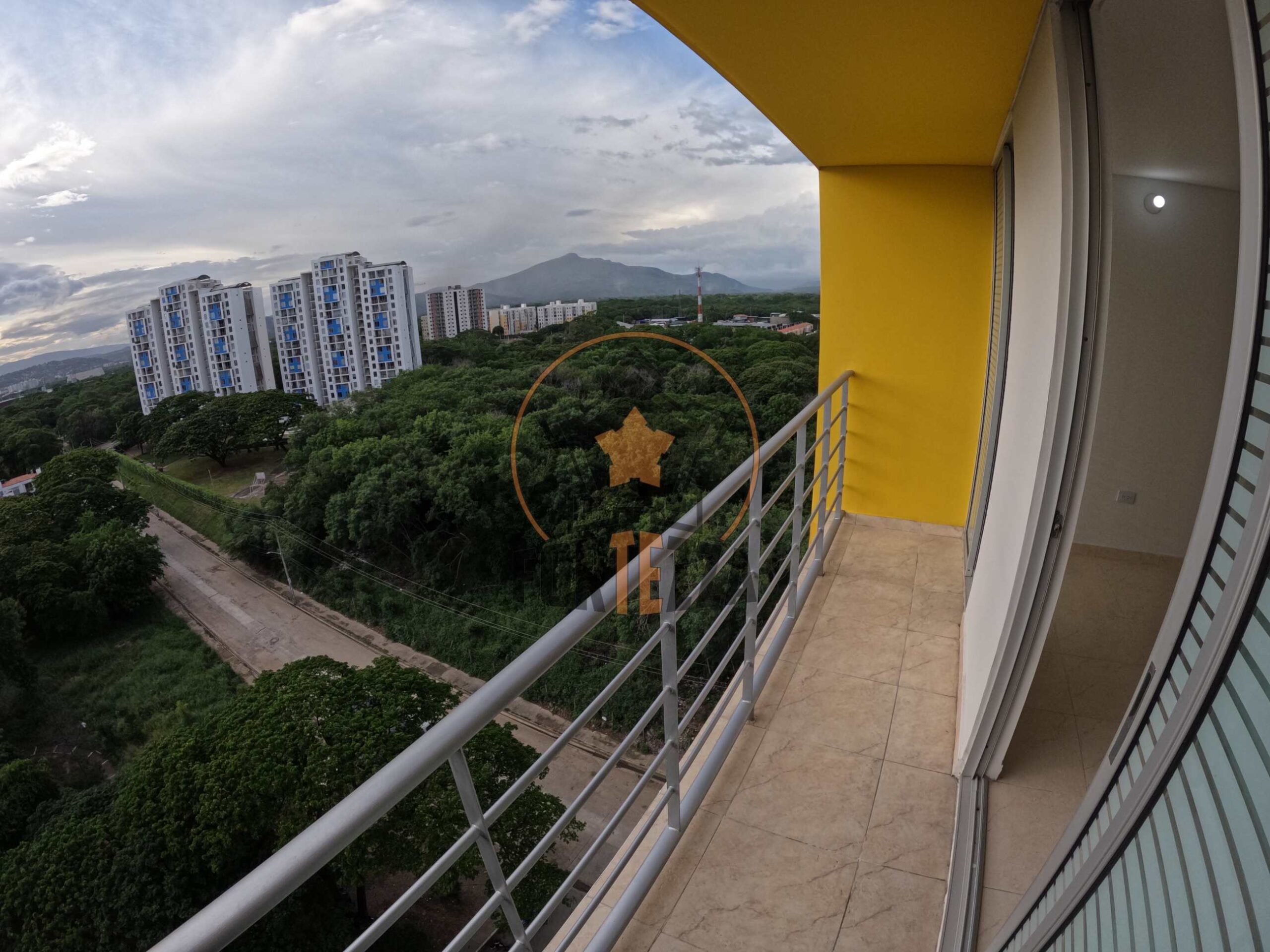 Apartamento en venta, en conjunto cerrado, Sector Prados Del Este.