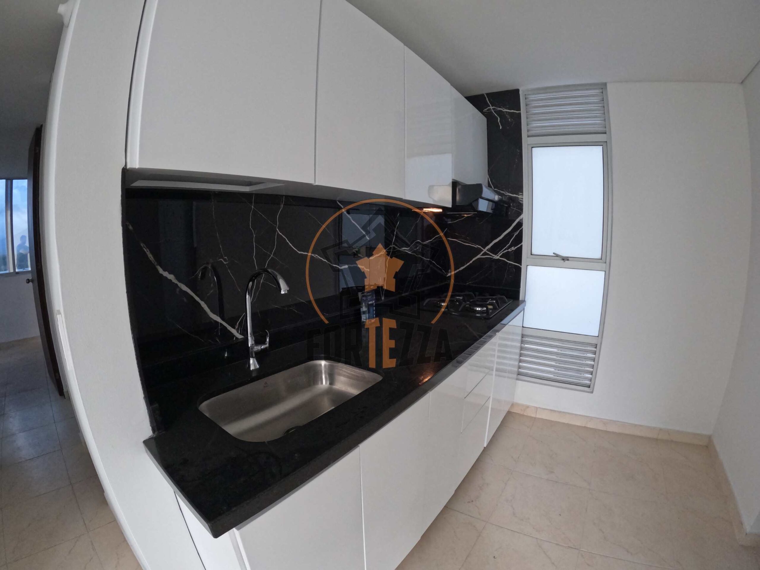 Apartamento en venta, en conjunto cerrado, Sector Prados Del Este.