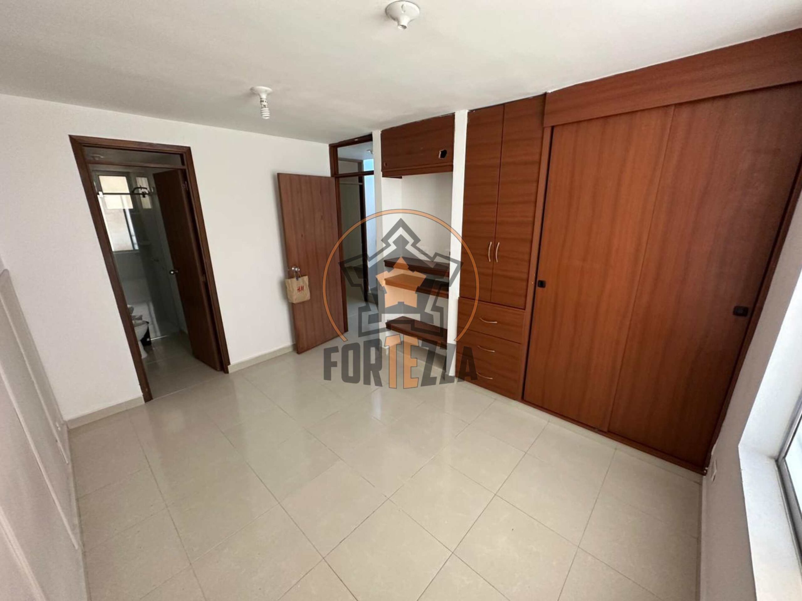 Apartamento en venta en el sector Prados Del Este.