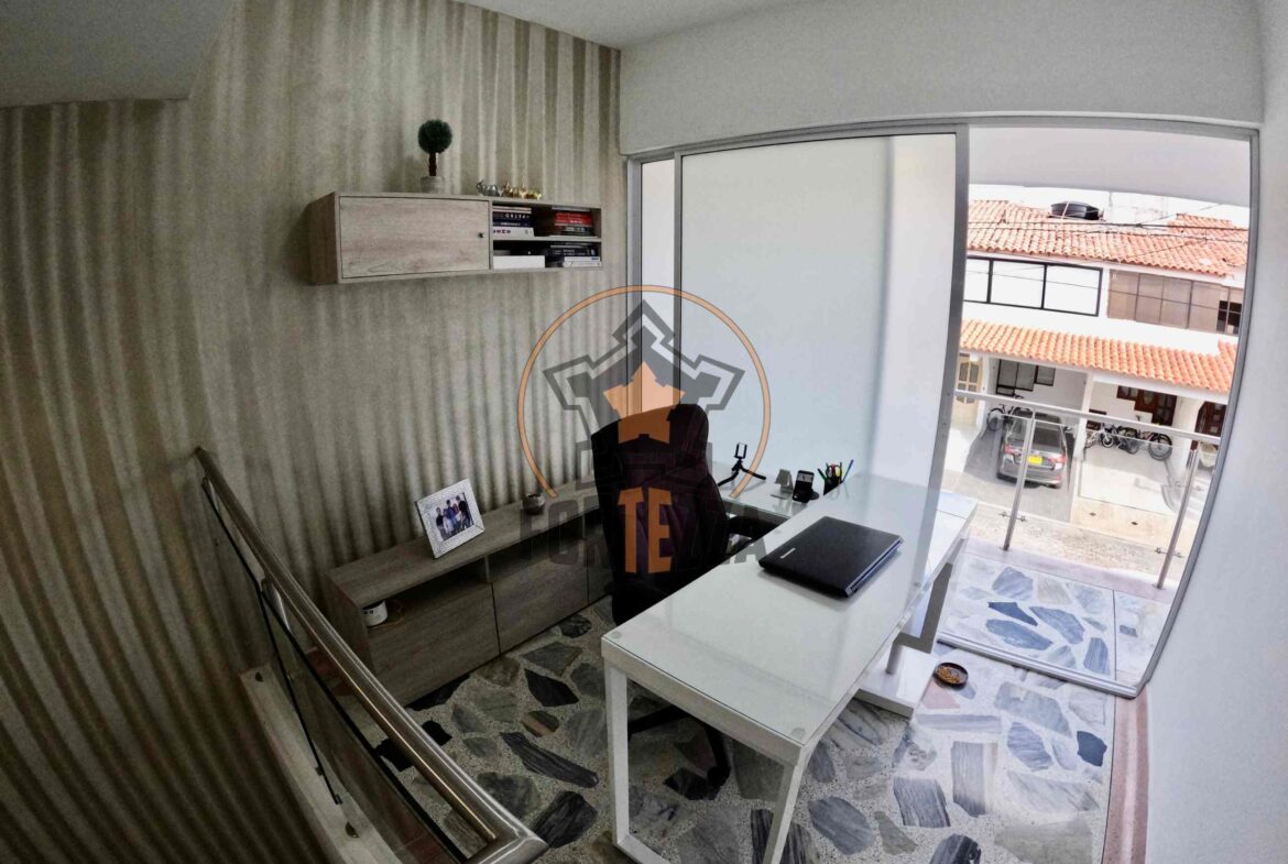 CASA DE LUJO EN VENTA, EN UN SUPER SECTOR.