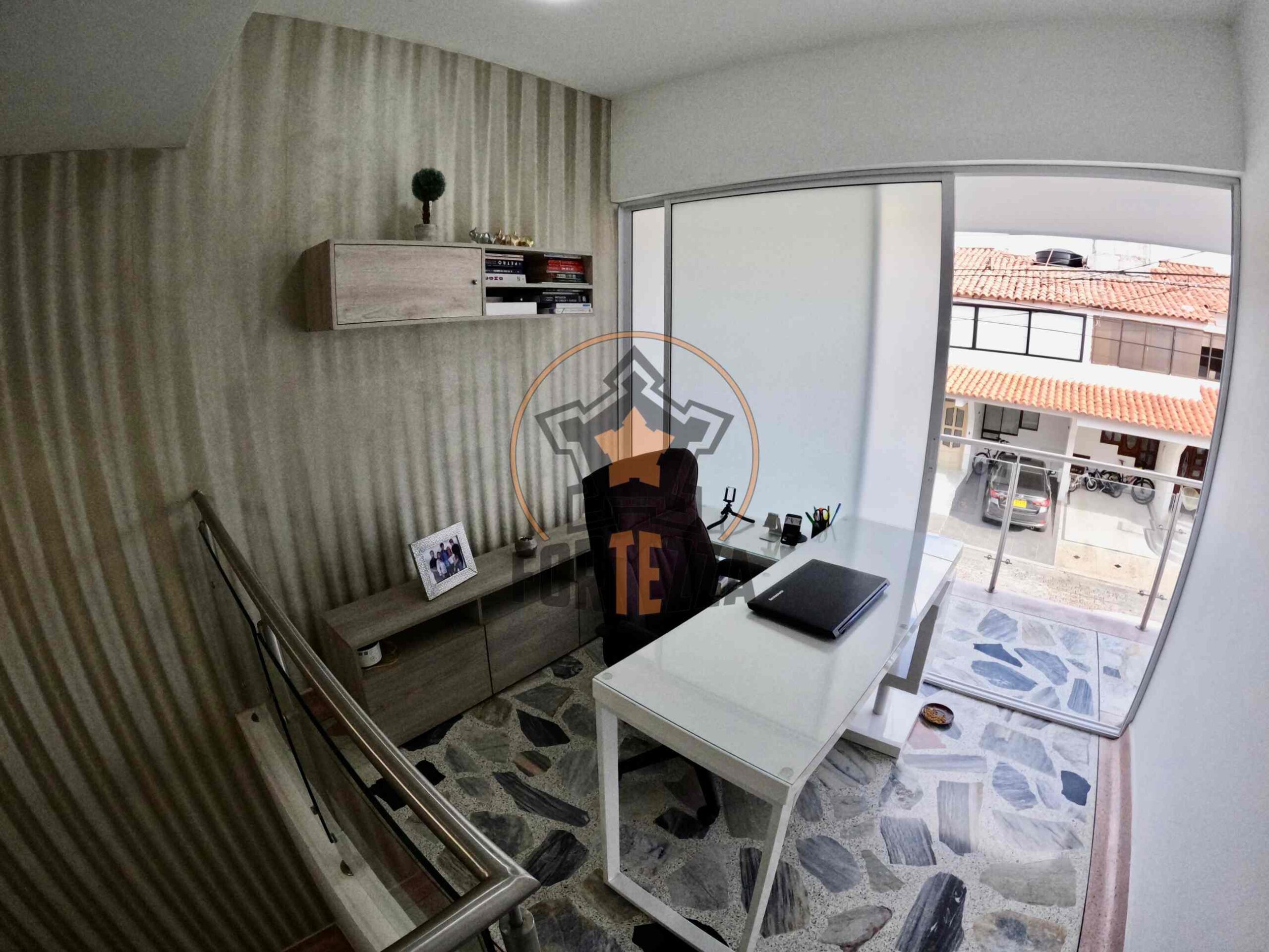 CASA DE LUJO EN VENTA, EN UN SUPER SECTOR.