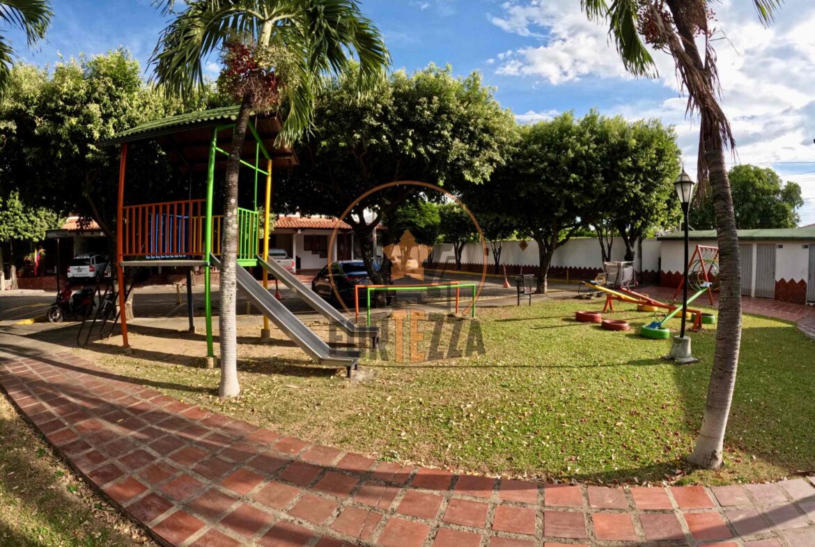 CASA DE LUJO EN VENTA, EN UN SUPER SECTOR.