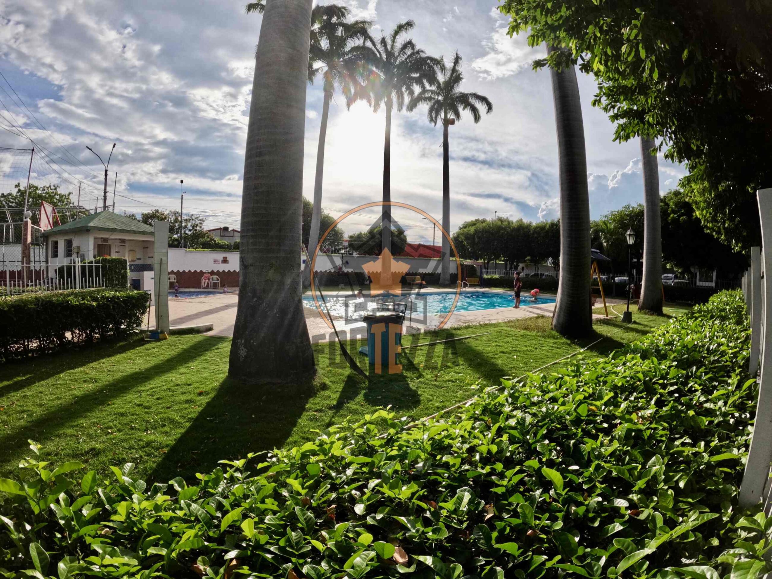 CASA DE LUJO EN VENTA, EN UN SUPER SECTOR.