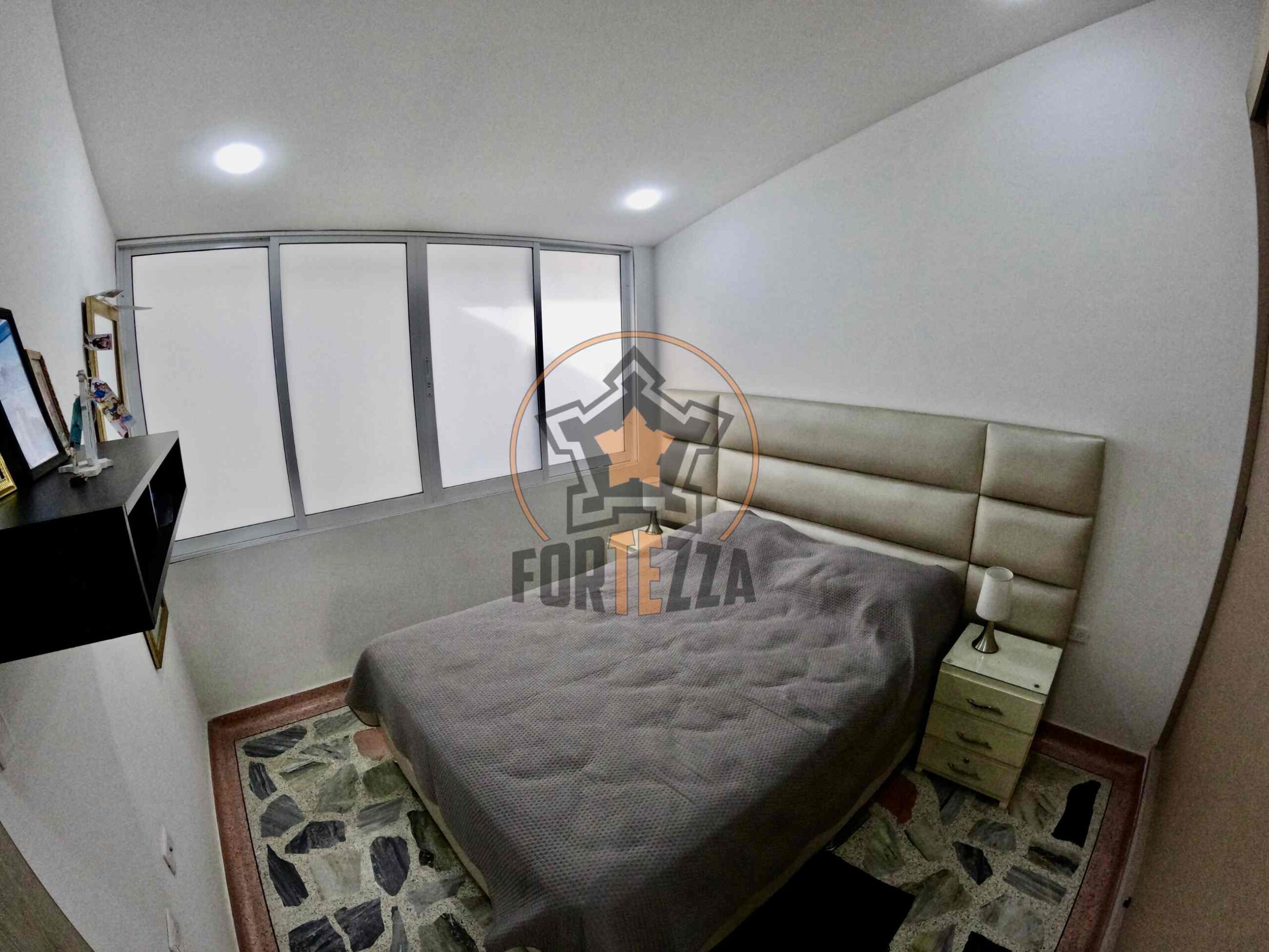 CASA DE LUJO EN VENTA, EN UN SUPER SECTOR.
