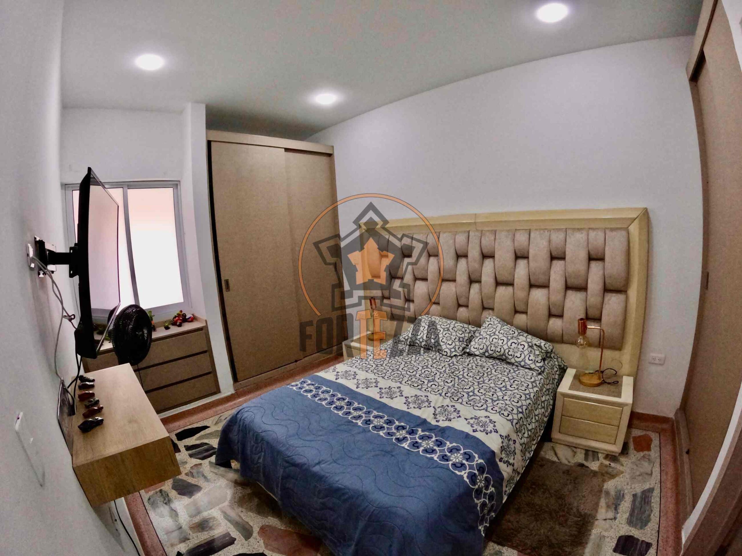 CASA DE LUJO EN VENTA, EN UN SUPER SECTOR.